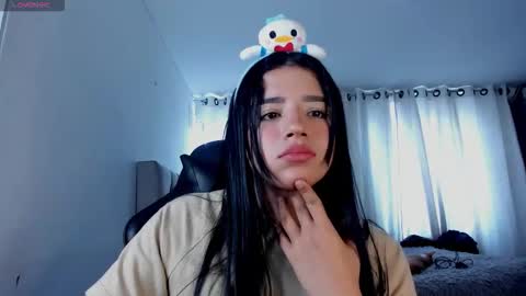 aliice_walker_ online show from March 26, 4:09 pm