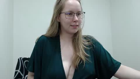 alinasei online show from August 9, 6:11 pm