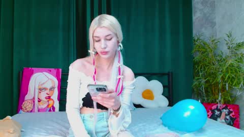 Alison online show from April 3, 10:30 pm