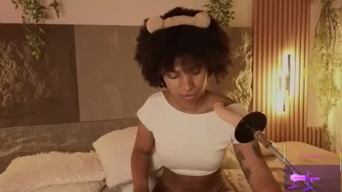 Mia online show from November 19, 2:50 pm