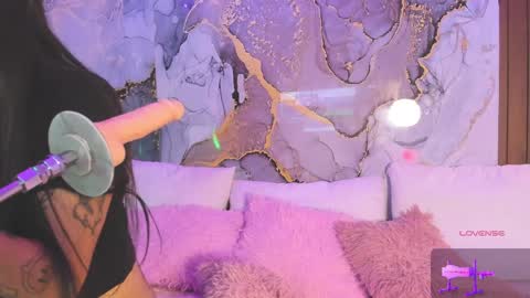 Mia online show from April 4, 8:18 pm