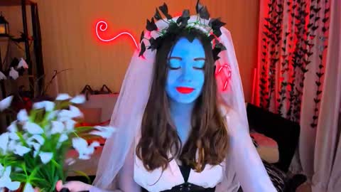 alluringeyess online show from October 31, 12:20 pm