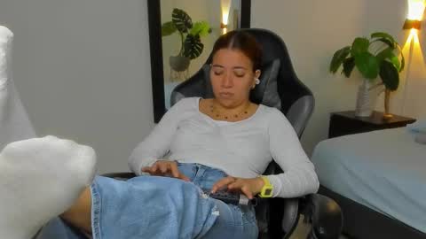 ALMA FENIX  online show from October 3, 1:16 pm