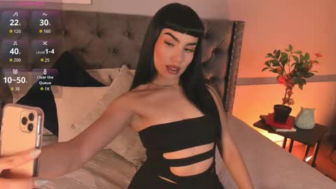 Mia online show from March 21, 1:38 pm