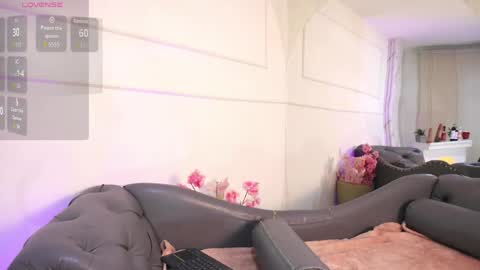 alyssa_joness online show from April 14, 10:43 pm