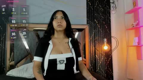 amaia_a online show from June 1, 7:26 pm