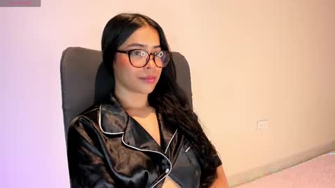 Amalia    real MIA  online show from April 15, 1:50 am