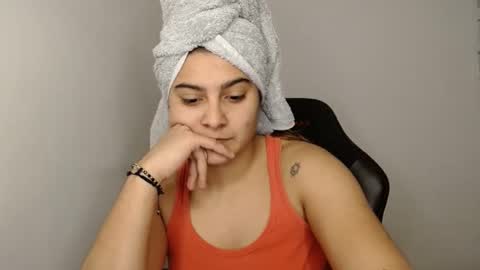 The queen of the biceps  online show from February 2, 11:21 pm