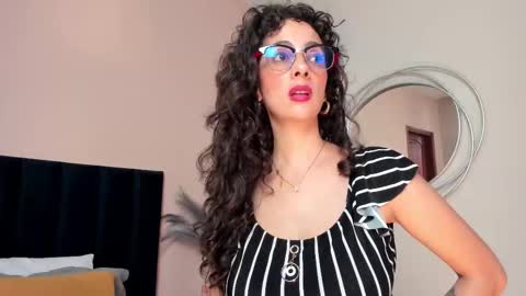 Amara Yasbel online show from February 4, 6:33 pm