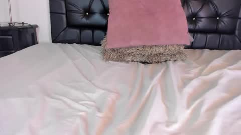 julieta  online show from March 14, 2:07 pm