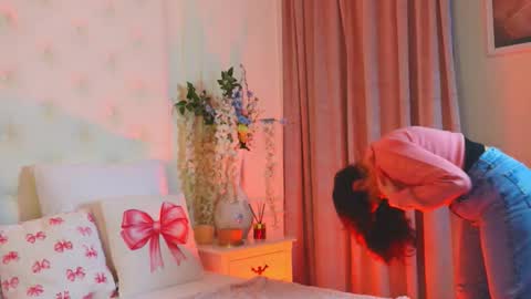 Amberseyes online show from March 22, 9:26 am