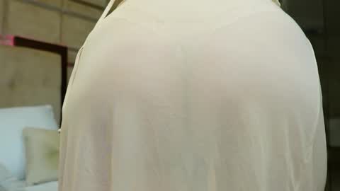 Amberseyes online show from February 2, 6:45 am