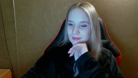Amelia  online show from June 9, 7:13 pm
