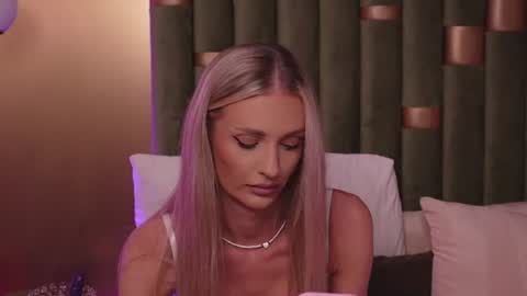Amelia online show from July 25, 8:49 pm