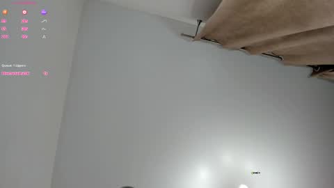 amelie_25 online show from September 21, 11:03 pm