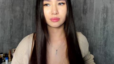 Amina online show from December 5, 12:55 pm