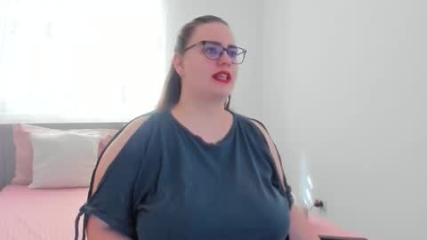 Amira Vyxen online show from March 11, 8:40 am