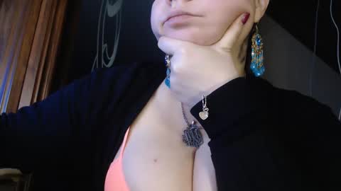 amorelara online show from January 18, 4:15 am