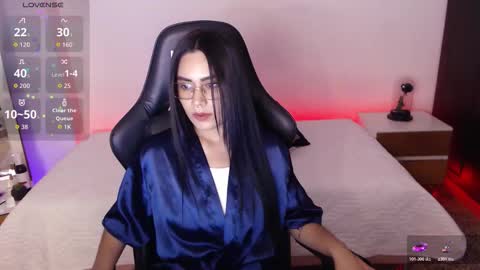 Mia Cristancho online show from November 1, 4:33 pm