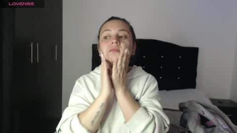 ana_arms_ online show from April 9, 2:55 pm