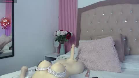 Ana Moon  online show from February 5, 7:00 am