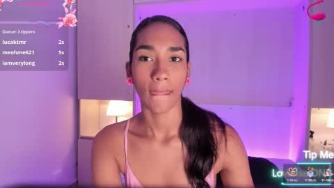 anaacollins_ online show from March 5, 12:23 pm