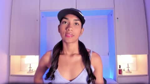 anaacollins_ online show from February 11, 11:33 am