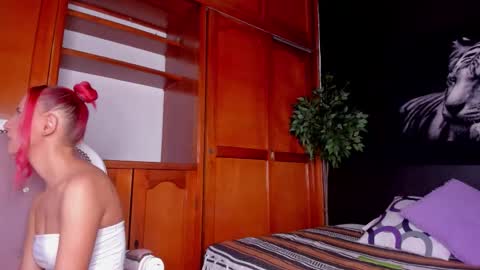 Anahi online show from November 28, 4:04 am