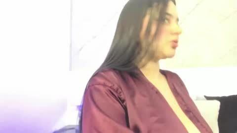 Anahii  online show from January 25, 9:25 pm