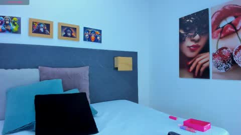 Andrea online show from April 16, 1:00 pm