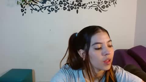 andrea_meza18 online show from December 16, 4:16 pm