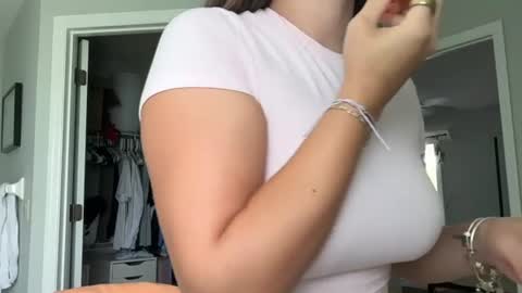 Andrea Elizabeth online show from July 31, 3:24 pm