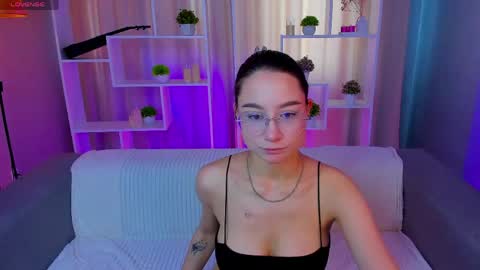 andreajohnsons online show from May 1, 7:44 am