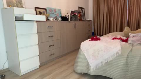 angelicfenix online show from March 5, 2:46 pm