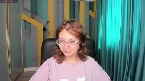 AngelinaLow online show from September 15, 11:40 am