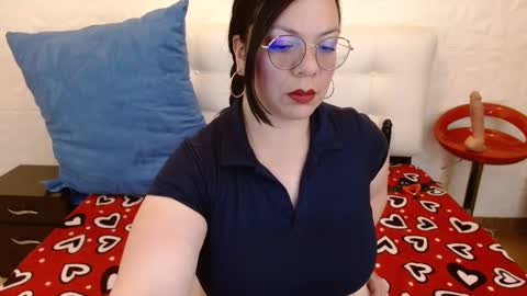 Angie online show from October 14, 8:00 pm