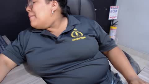 angy online show from November 15, 8:43 pm