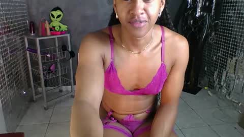 Hello My name is NaiaraPv is OPEN online show from March 18, 11:37 am