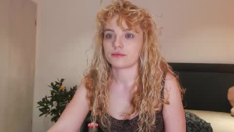 annaevv online show from April 6, 2:55 am