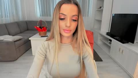 annaise  online show from January 16, 8:32 am