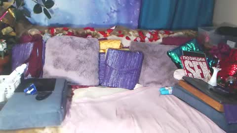 AnnaMila online show from March 15, 5:15 pm