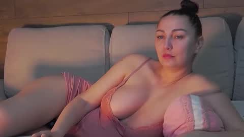 annasplash online show from November 19, 6:35 am