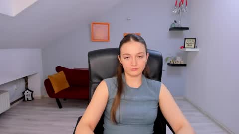 annewilsonn online show from April 21, 11:06 am