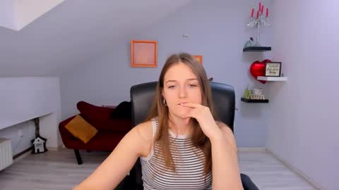 annewilsonn online show from March 18, 12:43 pm