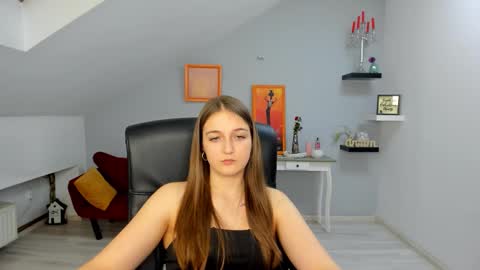 annewilsonn online show from February 6, 6:00 pm