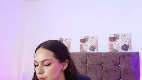 Annie Bonnie   online show from April 8, 11:45 am