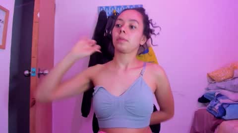 annie_rosse1017 online show from February 11, 6:15 am