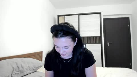 Annie online show from April 5, 7:24 pm