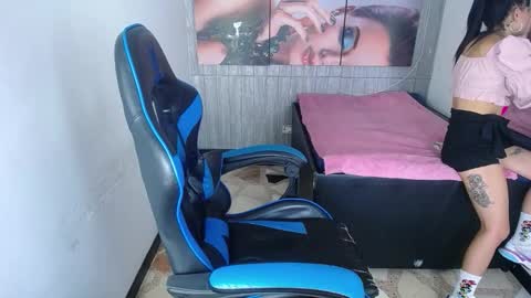 Anniee online show from September 27, 7:10 pm