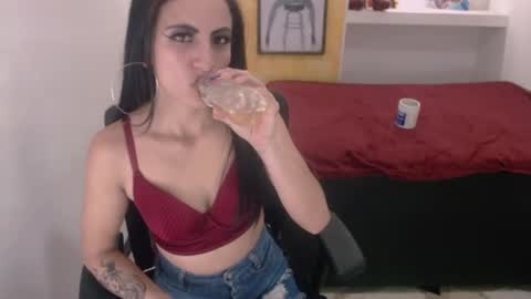 Anniee online show from February 8, 1:01 pm